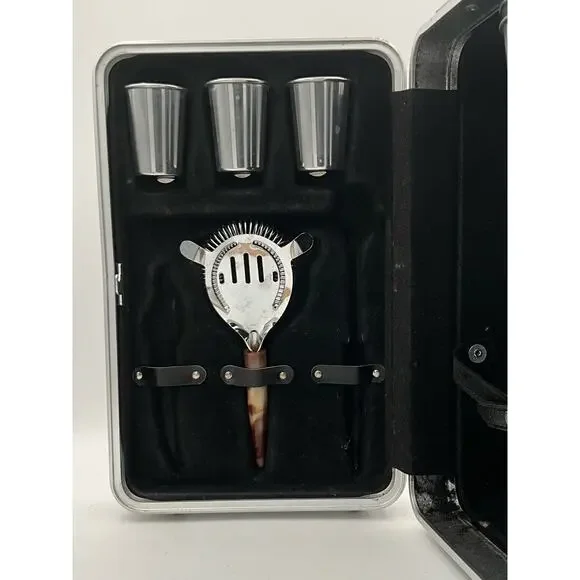 Platt Travel Bar Case Set includes key and most accessories - Picture 3 of 11